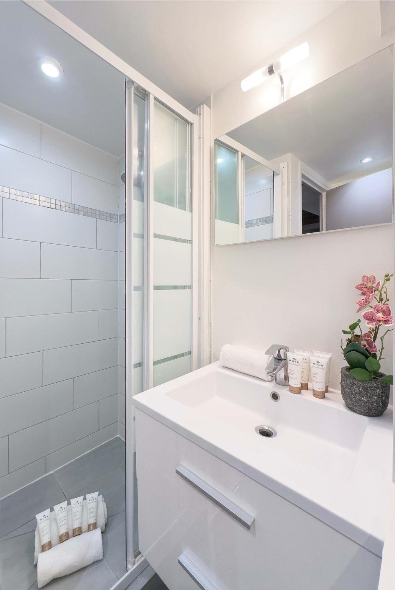 Appartement Authentic Flat Near Luxembourg Garden Parijs